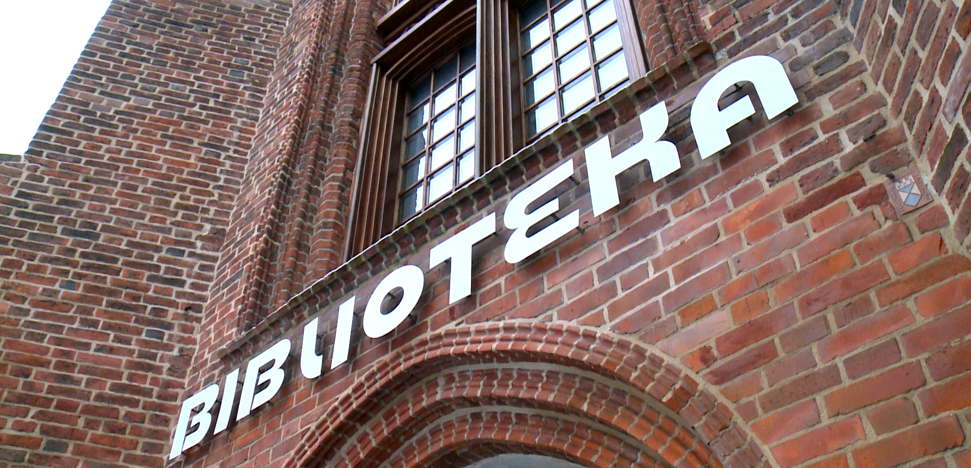 Biblioteka w złym świetle
