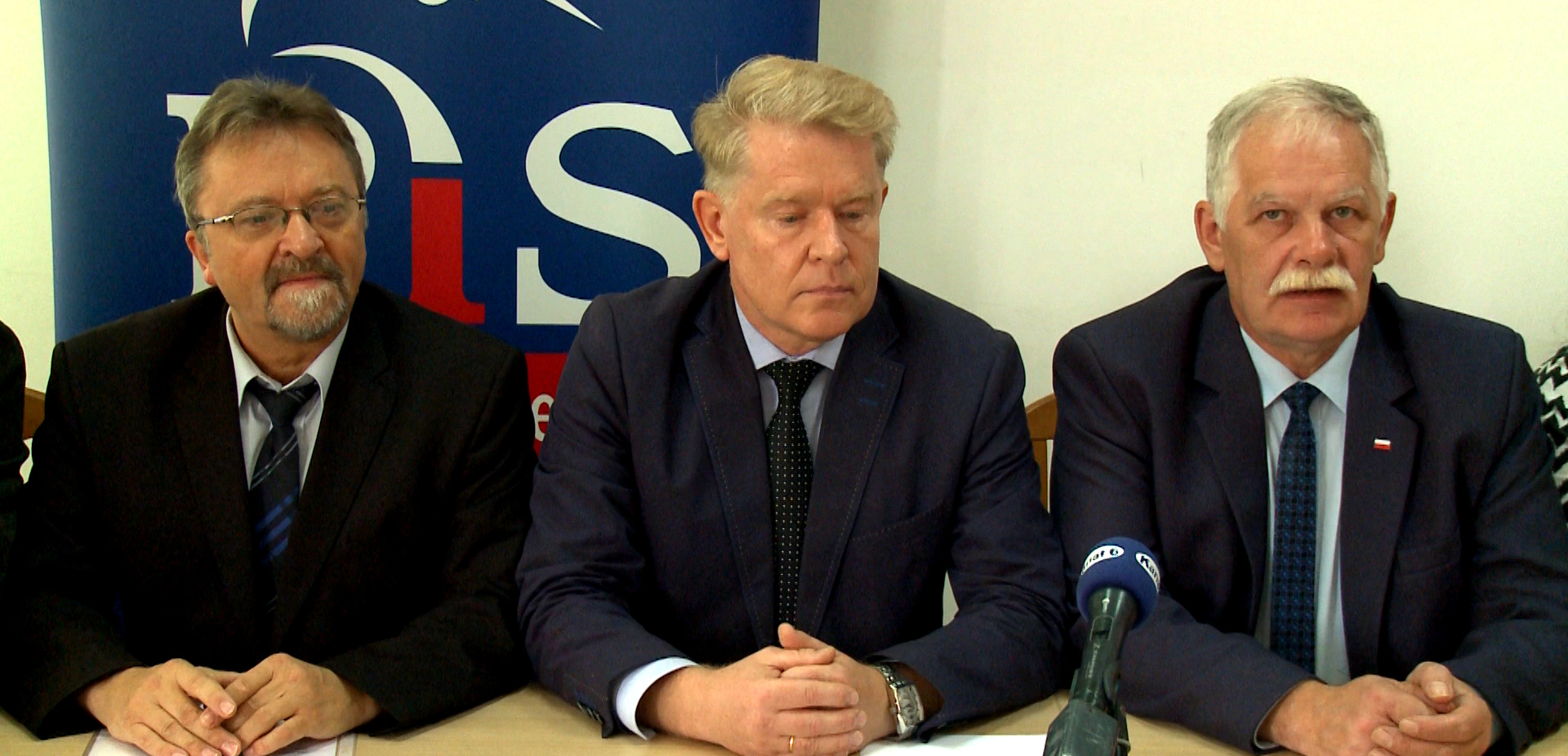 PiS odkrywa karty