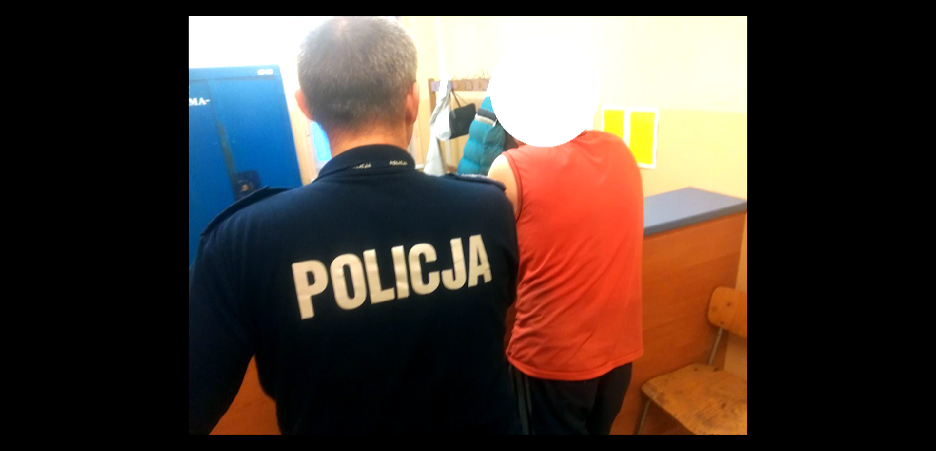 Z nożem do ekspedientki